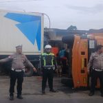 KECELAKAAN BERUNTUN DI SIBOLANGIT,BEBERAPA BANGUNAN RUSAK 4 ORANG LUKA RINGAN