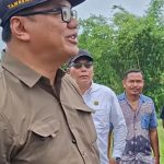 BUPATI DELI SERDANG DAN TIM TINJAU JALAN LONGSOR SERTA TANAM BIBIT IKAN DI LIMAU MUNGKUR